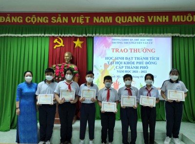 Tổng kết rút kinh nghiệm, trao thưởng học sinh đạt giải HKPĐ cấp cơ sở, cấp Thành phố NH 2021-2022