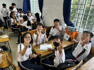 Hoạt động dạy học theo dự án STEM: Tiết học trải nghiệm thiết kế cây cầu bằng ống hút năm học 2023-2024