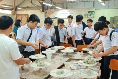 Tham dự Ngày hội tư vấn tuyển sinh tại trường Trung cấp Mỹ thuật - Văn hóa Bình Dương năm học 2023-2024