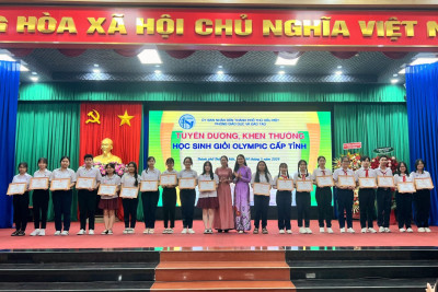 Tham gia Hội nghị tuyên dương, khen thưởng giáo viên, học sinh đạt thành tích xuất sắc năm học 2023 - 2024