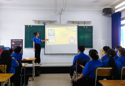 "Tuổi trẻ Việt Nam - Rèn đức luyện tài, dẫn dắt tương lai", Tải App "Hướng nghiệp LWL" - Thực hiện mô hình nâng cao nâng lực số cho thiếu nhi năm học 2023-2024