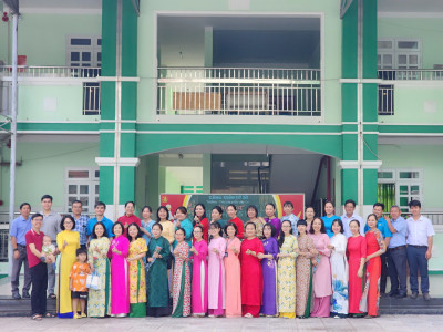 Công đoàn cơ sở trường THCS Nguyễn Văn Cừ tổ chức Họp mặt kỷ niệm ngày Quốc tế phụ nữ 08/3/2025