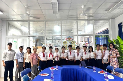 Họp mặt đội tuyển trường THCS Nguyễn Văn Cừ tham dự kì thi học sinh giỏi Toán Lương Thế Vinh và Giải thưởng Văn Sao Khuê cấp thành phố năm học 2024-2025