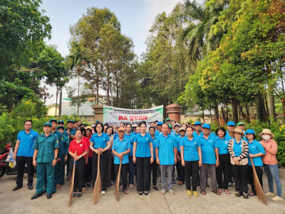 Trường THCS Nguyễn Văn Cừ tham gia hoạt động “Ngày thứ bảy văn minh” tháng 04 năm 2025 cùng phường Chánh Mỹ