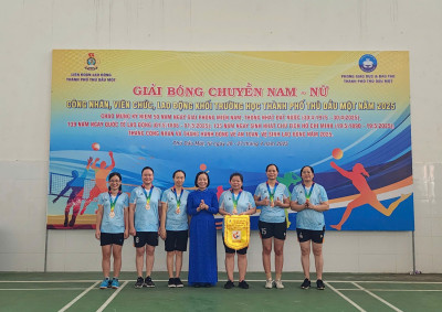 Trường THCS Nguyễn Văn Cừ đạt giải 3 môn bóng chuyền nữ khối Trung học cơ sở năm 2025