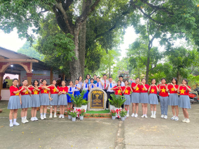 Tham dự lễ ra mắt Công trình Lịch sử truyền thống Đảng bộ phường và tổ chức Lễ công bố Quyết định công nhận cây di sản Việt Nam