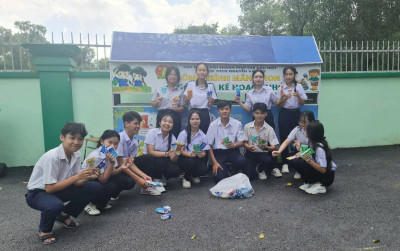 Liên đội THCS Nguyễn Văn Cừ triển khai chương trình phân loại, thu gom và tái chế vỏ hộp sữa năm học 2024 - 2025