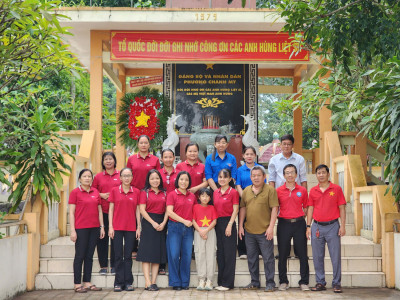 Chi bộ THCS Nguyễn Văn Cừ sinh hoạt chuyên đề quý III năm 2025