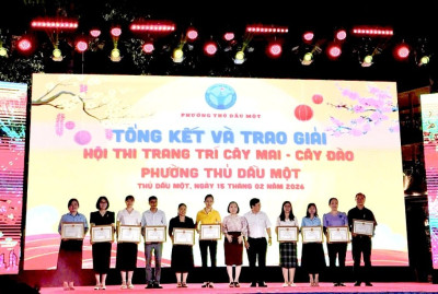Chi bộ THCS Nguyễn Văn Cừ đạt giải nhì Hội thi “Trang trí cây Mai - cây Đào” chào đón Tết Nguyên Đán Bính Ngọ 2026