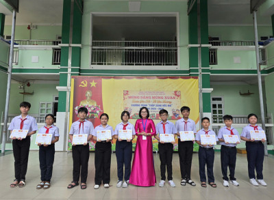 Trường THCS Nguyễn Văn Cừ trao thưởng các Hội thi Mừng Đảng Mừng Xuân, tổ chức các trò chơi đầu Xuân Bính Ngọ 2026