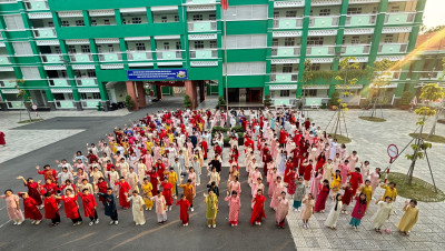 Họp mặt đội tuyển trường THCS Nguyễn Văn Cừ tham dự kì thi học sinh giỏi lớp 9 cấp thành phố năm học 2025-2026