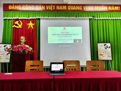 Tham dự tập huấn giới thiệu tài liệu Trí tuệ nhân tạo dành cho học sinh từ lớp 1 đến lớp 12 do Nhà xuất bản Giáo dục Việt Nam tổ chức
