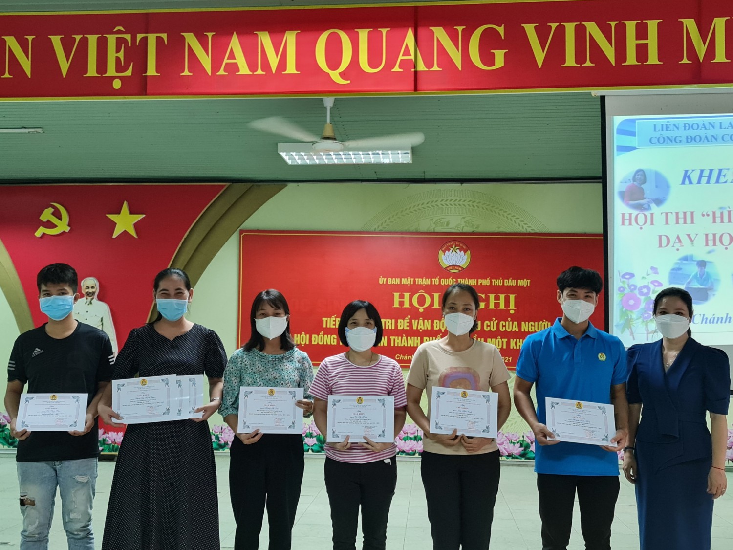 Khen thưởng hội thi "Hình ảnh đẹp trong dạy học trực tuyến", công đoàn viên xuất sắc NH 2020-2021