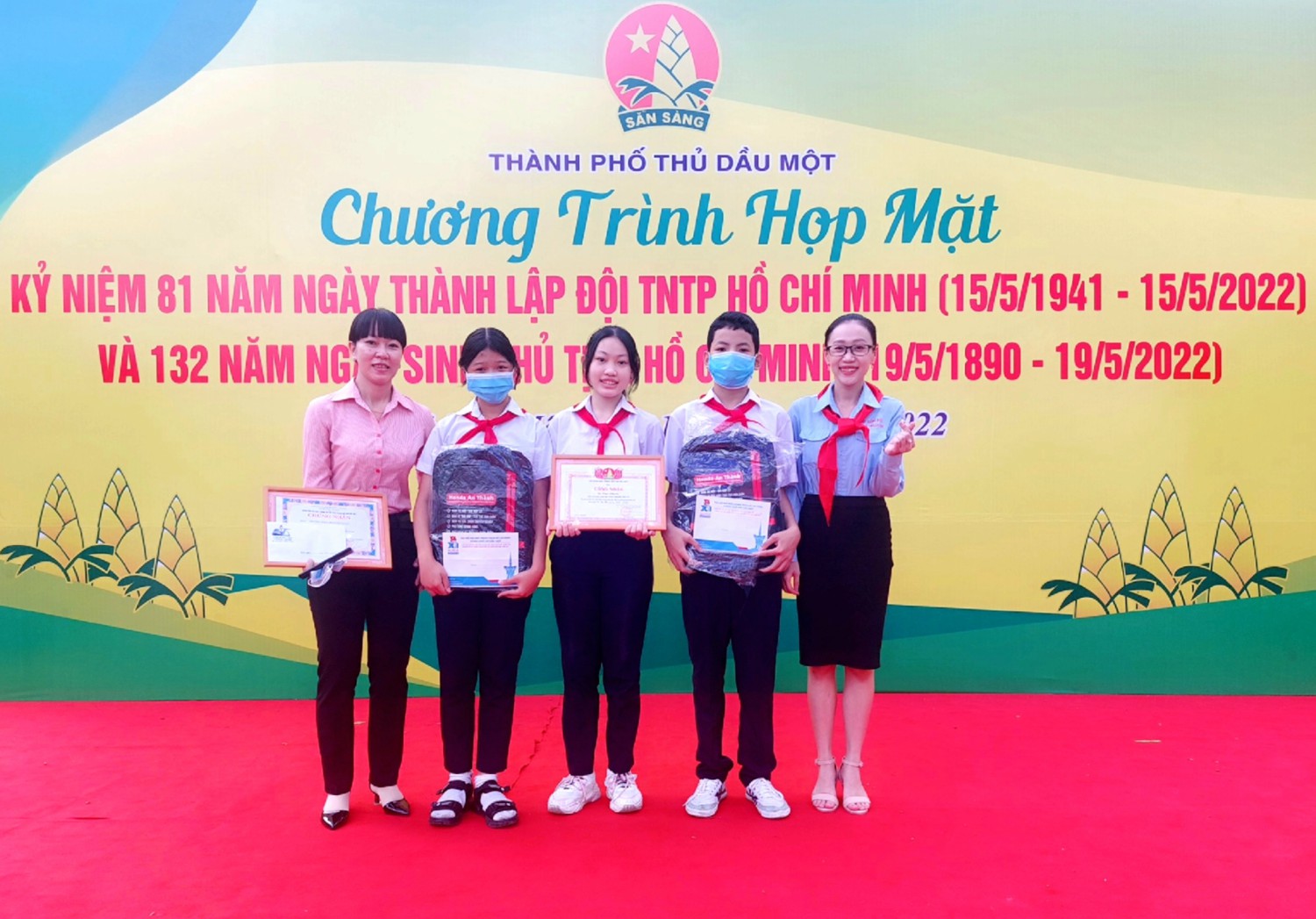 Tham gia chương trình họp mặt kỷ niệm 81 năm Ngày thành lập Đội TNTP Hồ Chí Minh (15/5/1941 - 15/5/2022) và 132 năm Ngày sinh của Chủ tịch Hồ Chí Minh (19/5/1890 - 19/5/2022)