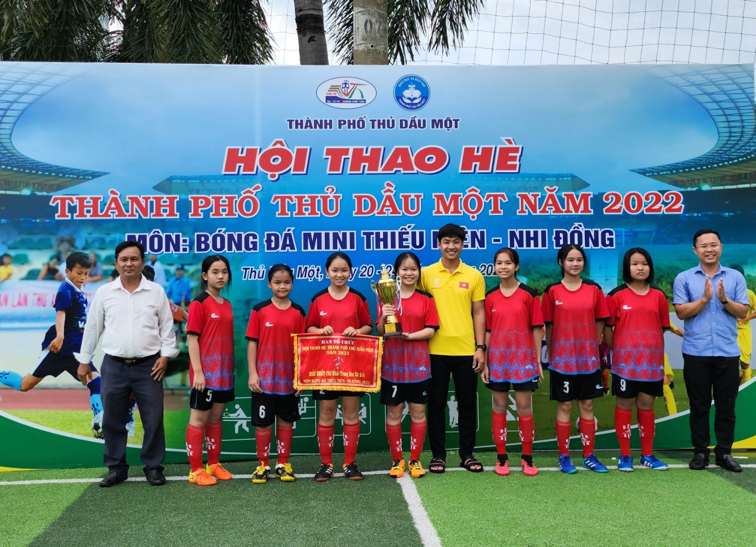 Vô địch bóng đá nữ