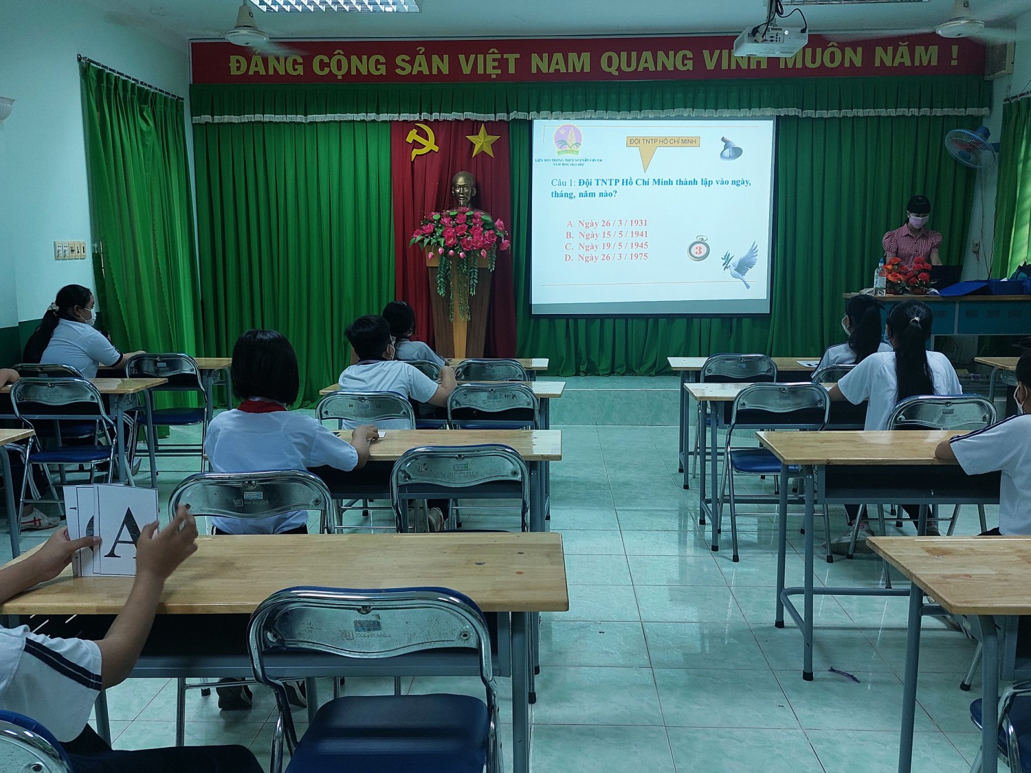 Thi Rung chuông vàng  "Em yêu biển đảo quê hương - Tìm hiểu Luật Trẻ em - Lịch sử Đội TNTP Hồ Chí Minh"