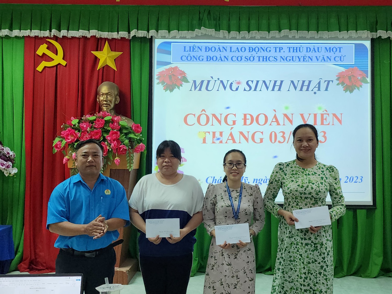 Công đoàn trường tổ chức tặng quà sinh nhật cho công đoàn viên tháng 02 và tháng 03/2023