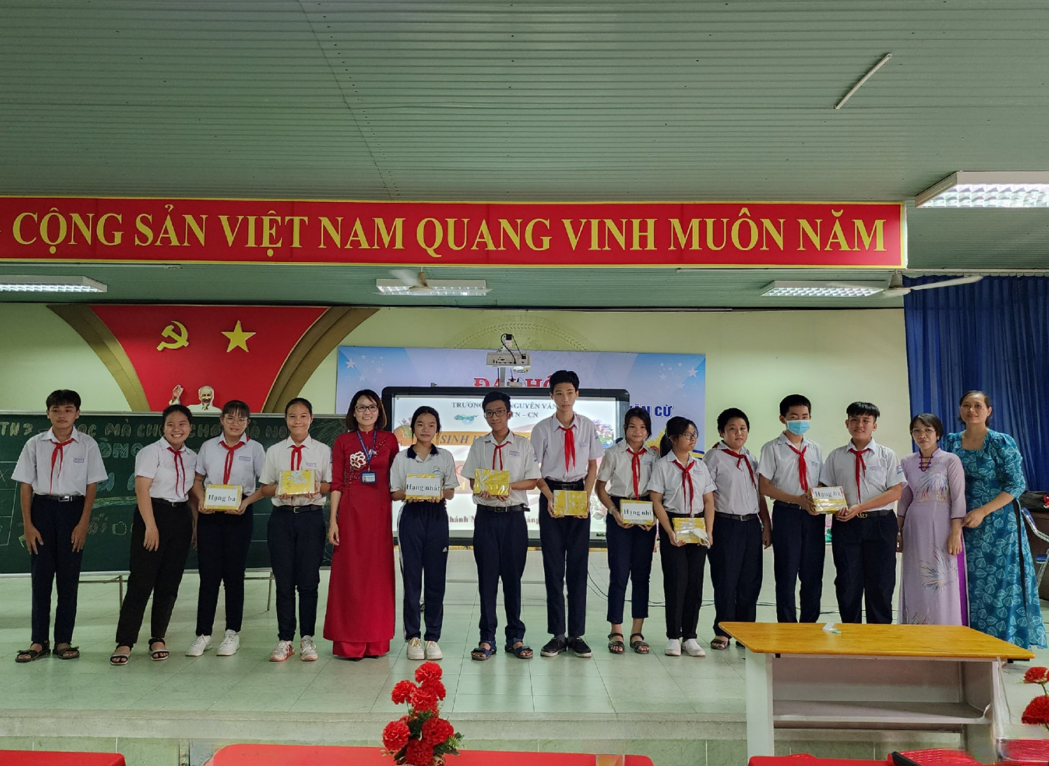 Tổ KHTN tổ chức sinh hoạt ngoại khoá chủ đề "Vui cùng KHTN 7 - Học mà chơi, chơi mà học" năm học 2022-2023