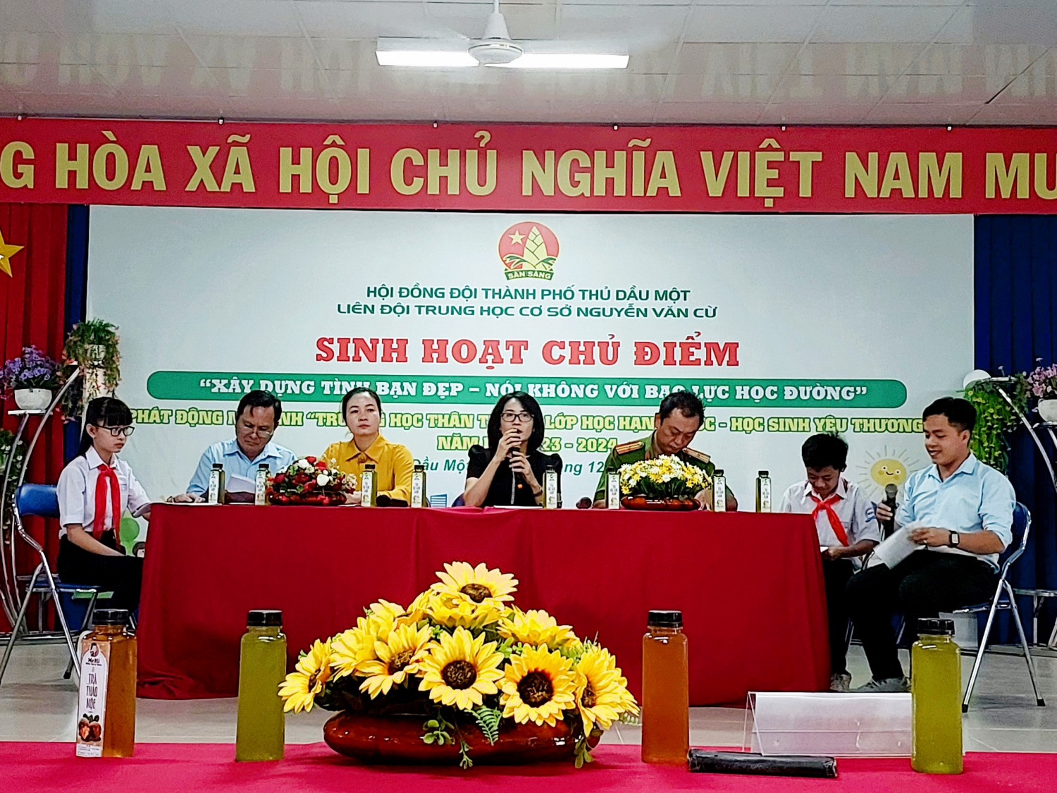 Sinh hoạt chủ điểm “Xây dựng tình bạn đẹp - Nói không với bạo lực học đường” và phát động thực hiện mô hình “Trường học thân thiện, lớp học hạnh phúc, học sinh yêu thương” năm học 2023 - 2024