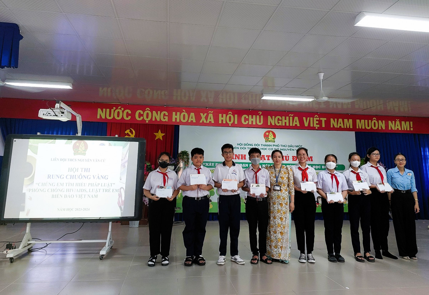 Hội thi rung chuông vàng "Chúng em tìm hiểu pháp luật" phòng, chống HIV/AIDS, luật trẻ em, biển đảo Việt Nam năm học 2023 - 2024