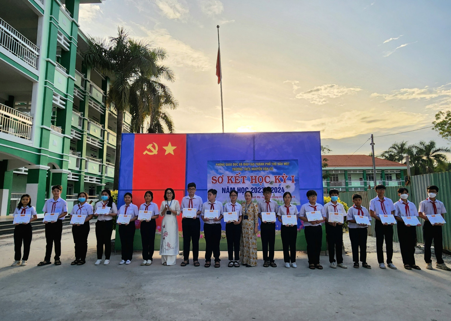Sơ kết học kỳ I năm học 2023 - 2024
