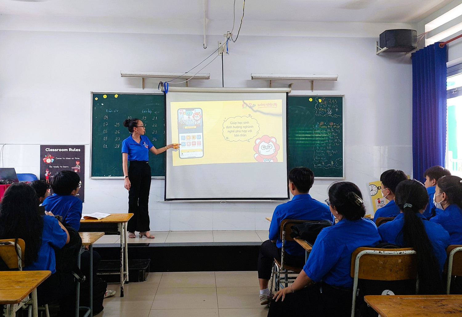 "Tuổi trẻ Việt Nam - Rèn đức luyện tài, dẫn dắt tương lai", Tải App "Hướng nghiệp LWL" - Thực hiện mô hình nâng cao nâng lực số cho thiếu nhi năm học 2023-2024