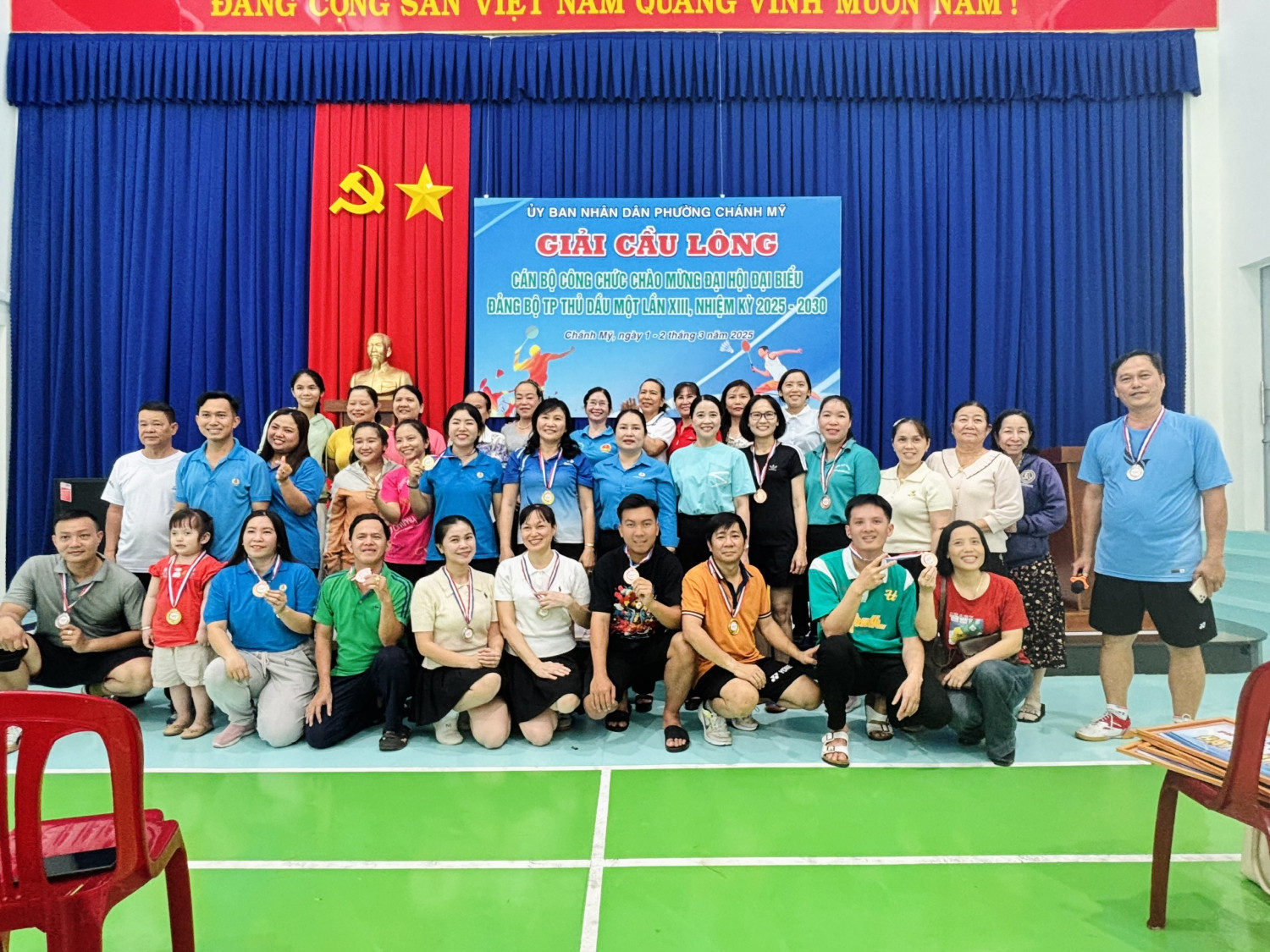 Tham gia giải cầu lông dành cho Cán bộ, CNVCLĐ phường Chánh Mỹ năm 2025