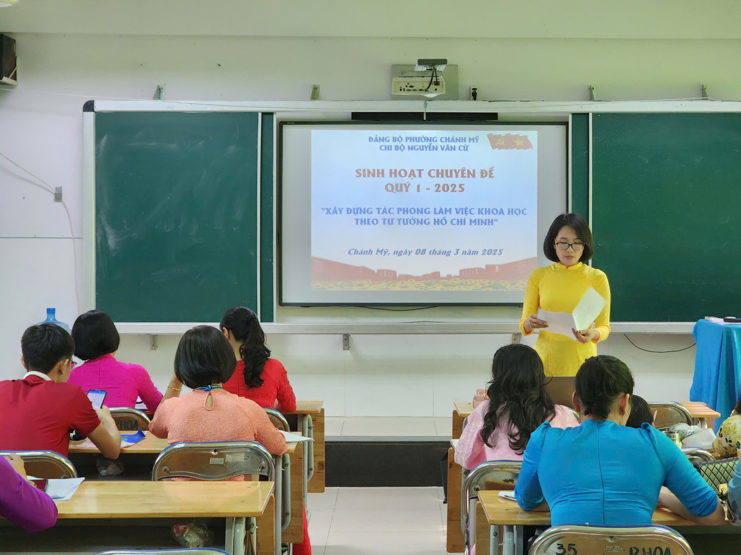 Chi bộ THCS Nguyễn Văn Cừ sinh hoạt chuyên đề quý I năm 2025