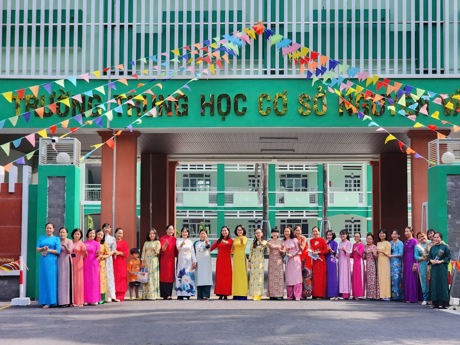 Hưởng ứng "Tuần lễ áo dài" - Nét đẹp người phụ nữ Việt năm 2025