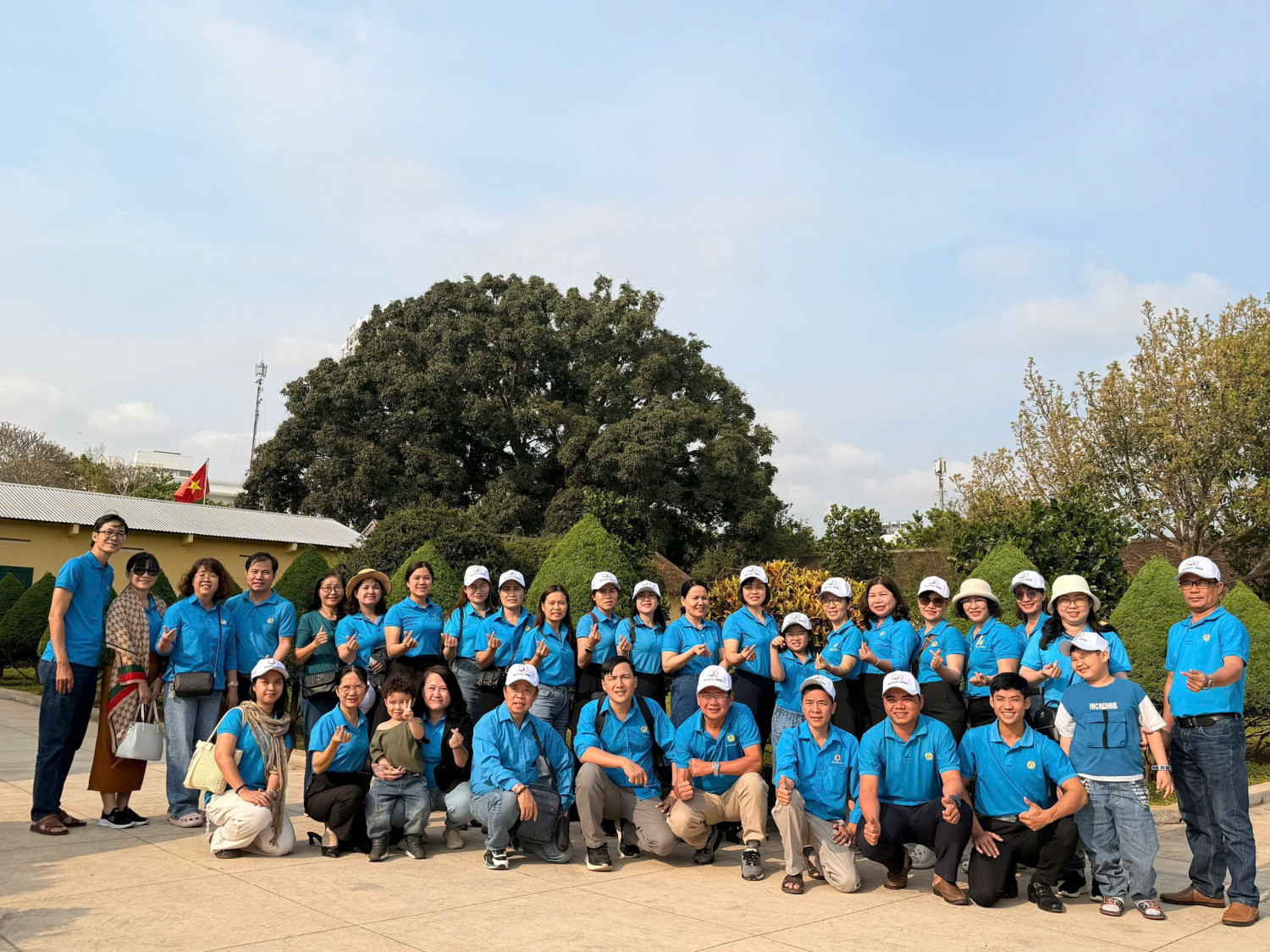 CĐCS trường THCS Nguyễn Văn Cừ tham gia Hội nghị tập huấn chuyên đề "Học tập và làm theo tư tưởng, đạo đức, phong cách Hồ Chí Minh" cho cán bộ, đoàn viên Công đoàn năm 2025