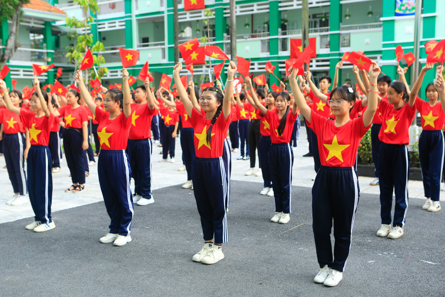 Trường THCS Nguyễn Văn Cừ thực hiện chuyên đề Ngày hội "Thống nhất non sông" năm học 2024 - 2025