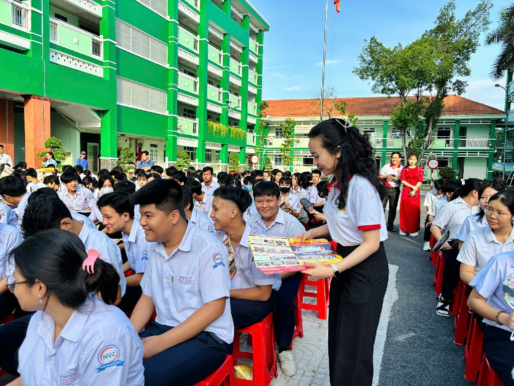 z6458125699951 efcd31a9e9efb5fdab893a7bd3eee187