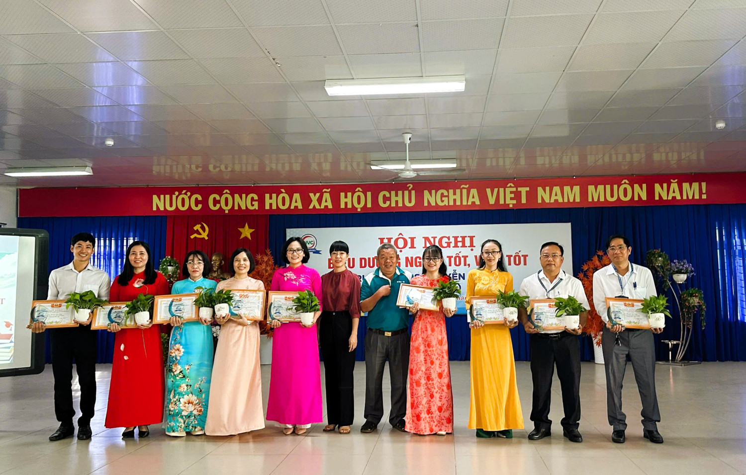 Hội nghị biểu dương gương điển hình tiên tiến trường THCS Nguyễn Văn Cừ (Giai đoạn 2020 - 2025)
