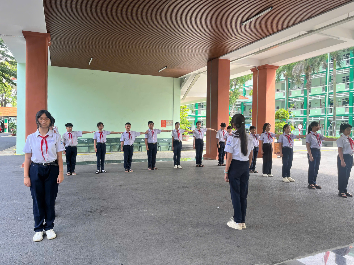 Liên đội THCS Nguyễn Văn Cừ tổ chức hội thi “Nghi thức đội” năm học 2024-2025