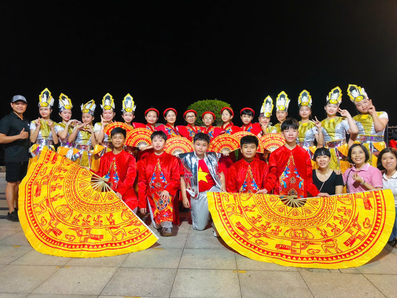 Tham dự chương trình nghệ thuật chào mừng thành lập phường Thủ Dầu Một