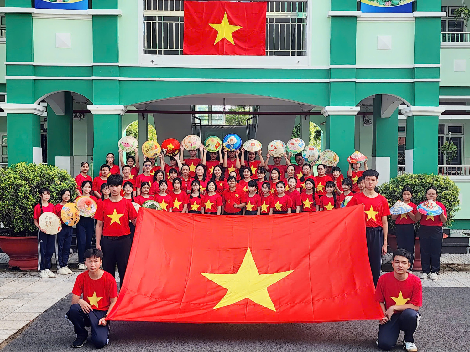 Trường THCS Nguyễn Văn Cừ tổ chức sinh hoạt tuyên truyền kỷ niệm Ngày Quốc khánh nước Cộng hòa Xã hội Chủ nghĩa Việt Nam (02/9/1945 - 02/9/2025)