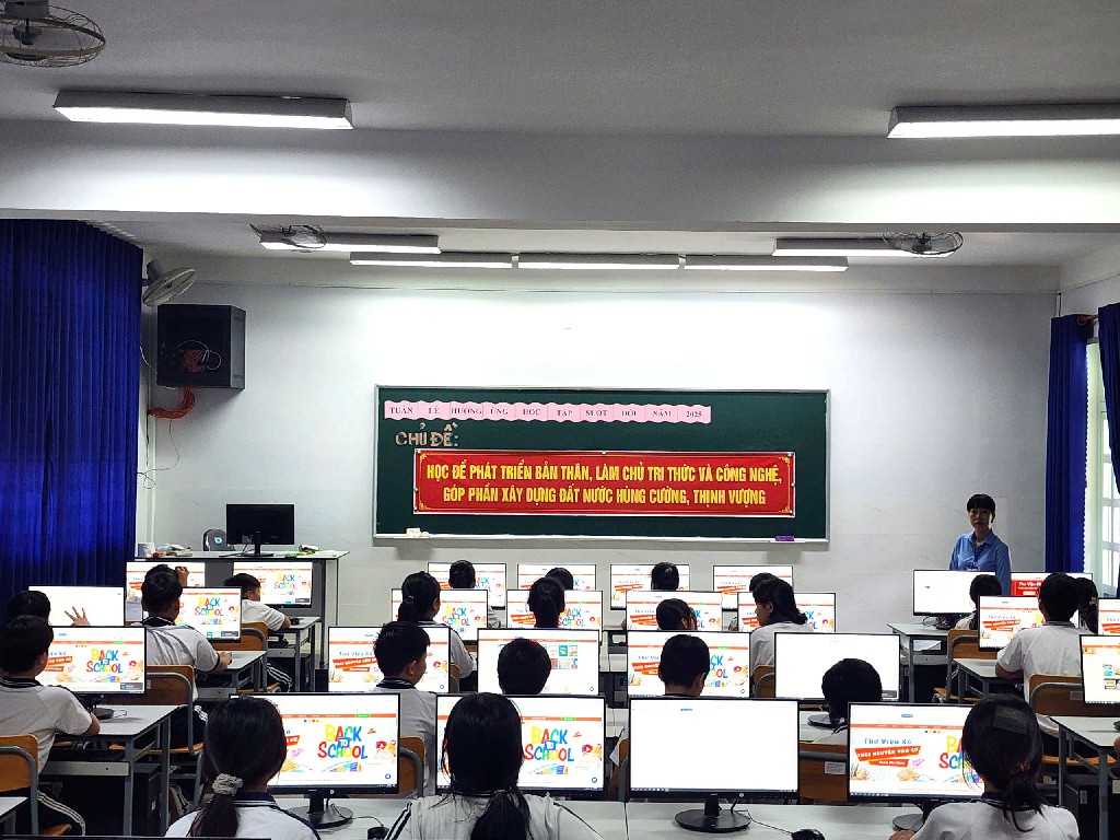 z7093734311222 38b7414d8be26d2fc36c661bc74bc079