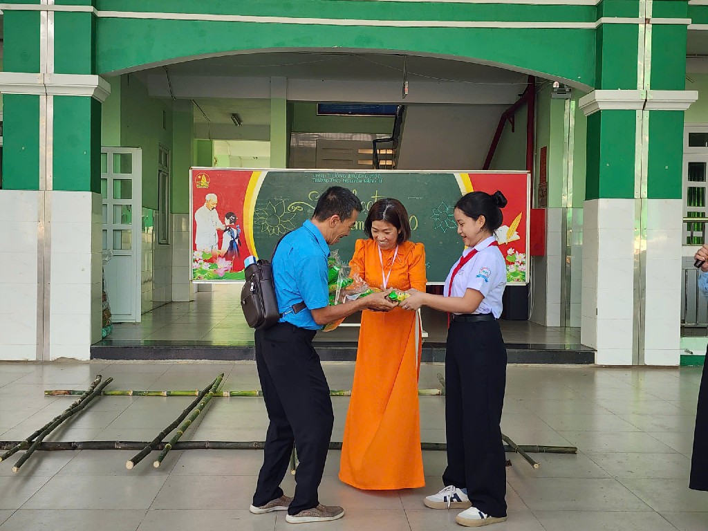 z7137749573990 faceb91aafc8456996df51bb7da164b1