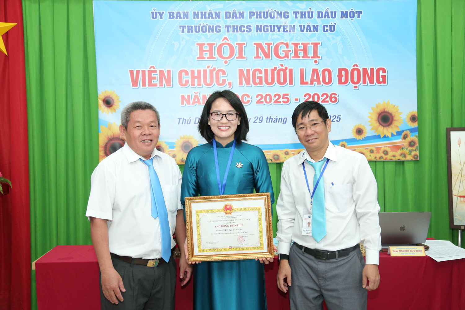 Hội nghị viên chức, người lao động trường THCS Nguyễn Văn Cừ năm học 2025 - 2026