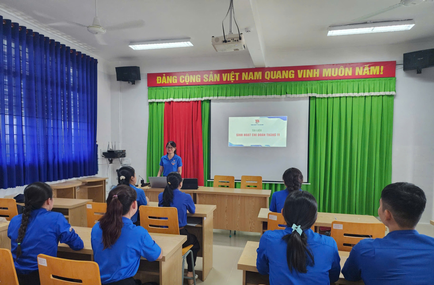 Sinh hoạt Chi đoàn tháng 11 năm 2025