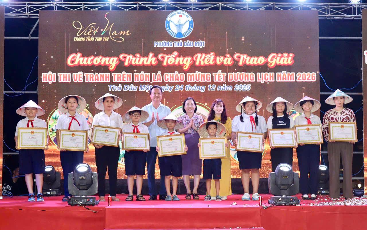 Đạt giải Nhì tại Hội thi vẽ tranh trên nón lá chào đón Tết Dương lịch năm 2026