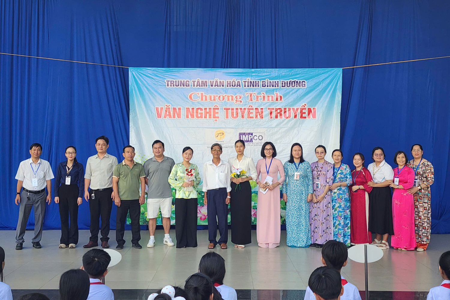 Chương trình biểu diễn văn nghệ - kịch tuyên truyền lưu động với chủ đề phòng, chống tệ nạn ma túy năm học 2025-2026