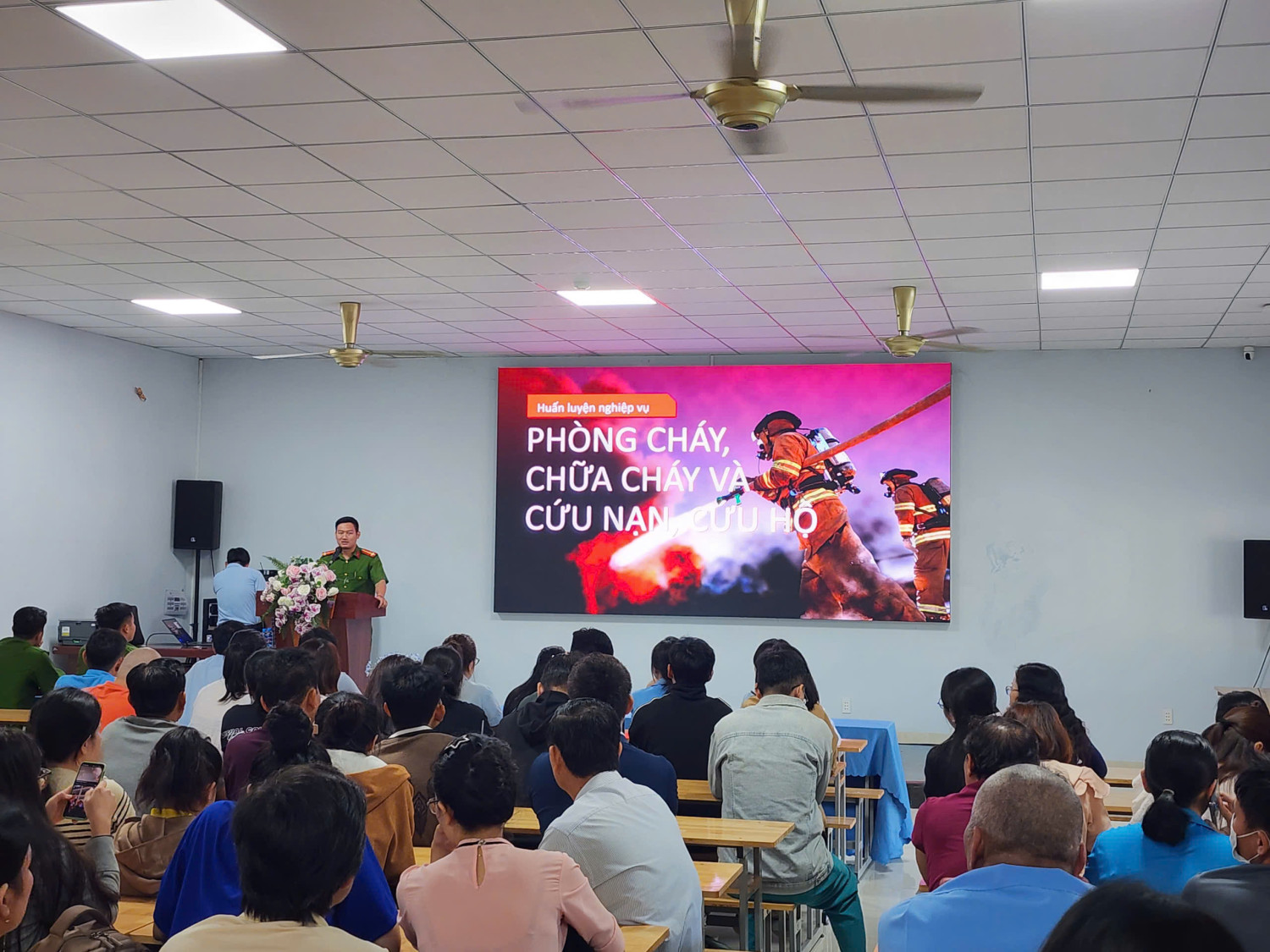 Tham gia lớp huấn luyện nghiệp vụ Phòng cháy chữa cháy và cứu hộ cứu nạn năm 2025