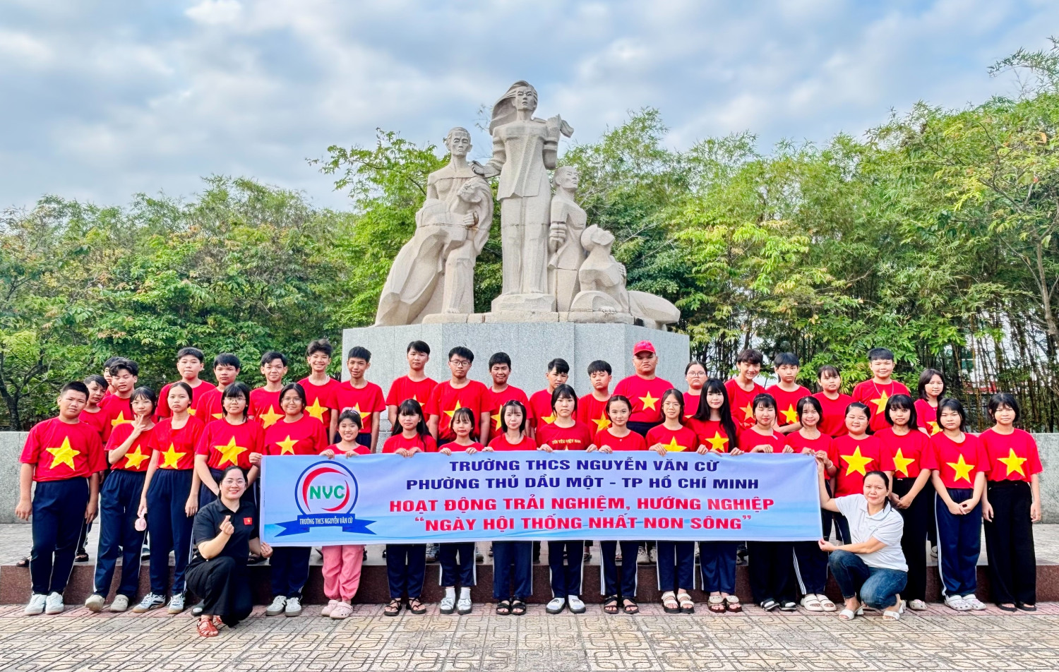 Tổ chức hoạt động trải nghiệm “Hành trình về địa chỉ đỏ – Thành phố tôi yêu” năm học 2025 – 2026