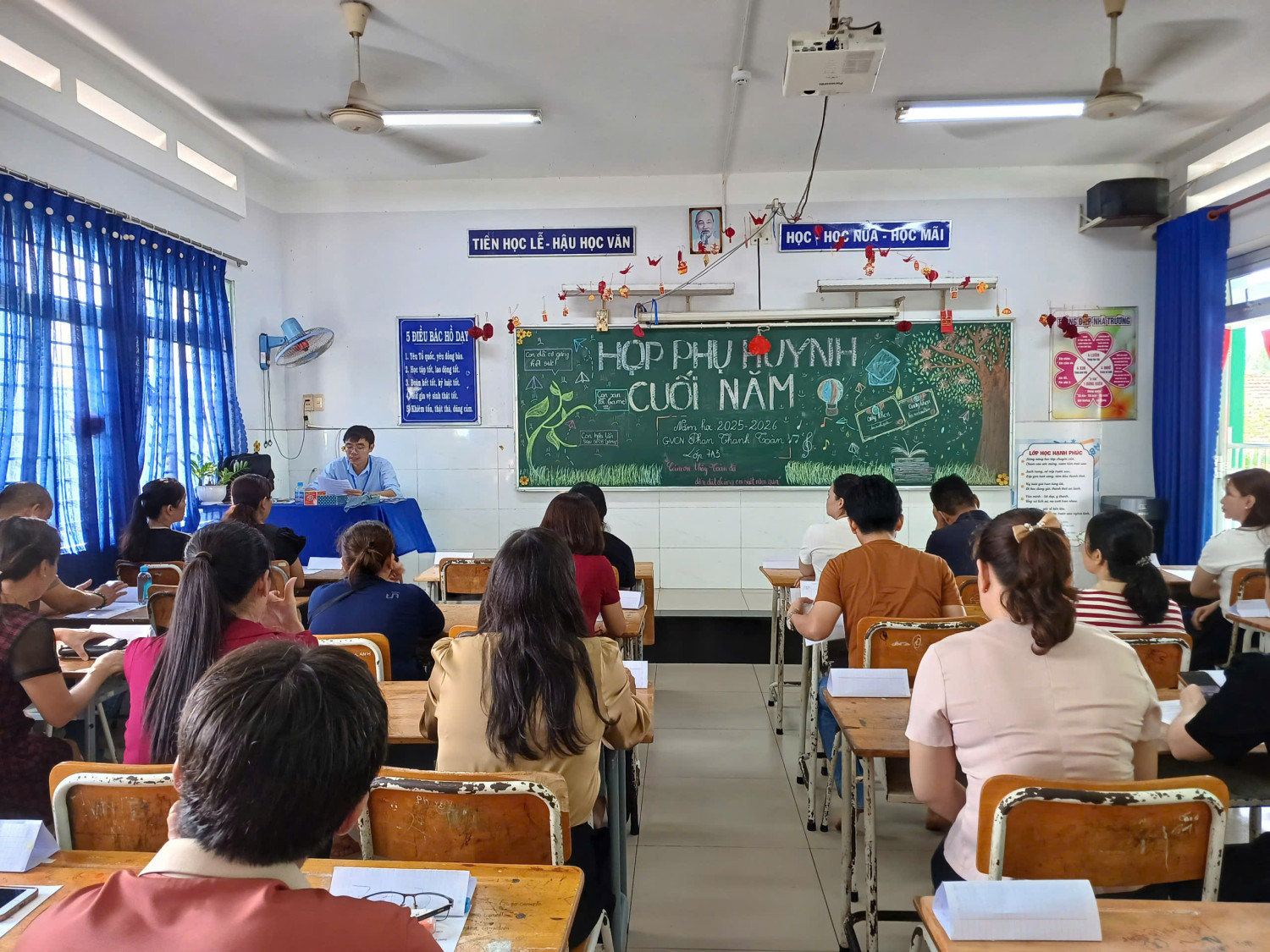 Họp cha mẹ học sinh khối 6, 7, 8 tổng kết năm học 2025-2026