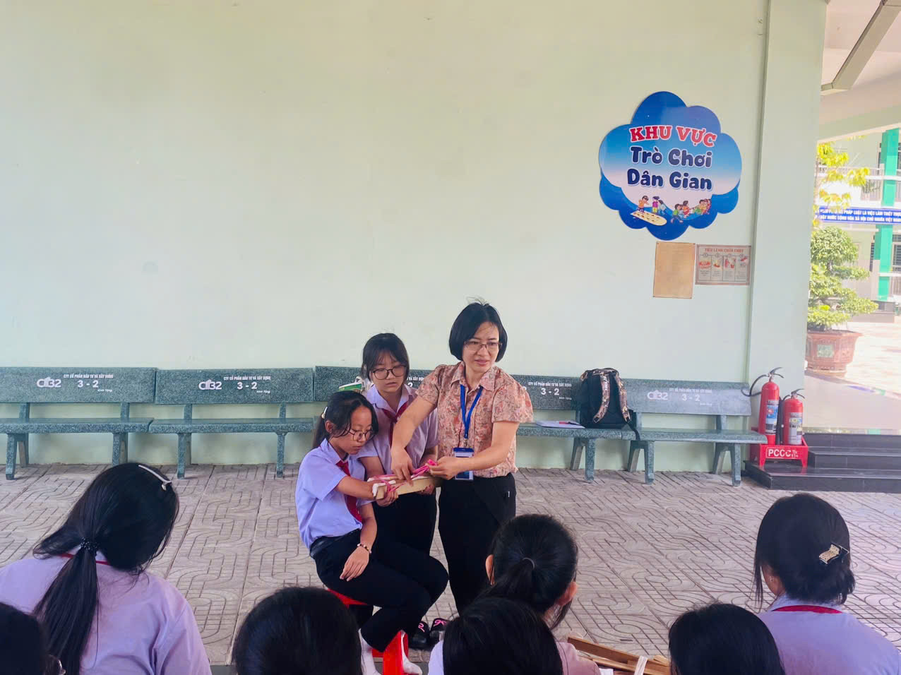Trường THCS Nguyễn Văn Cừ tổ chức tuyên truyền chăm sóc sức khỏe cá nhân, phòng chống dịch bệnh và trang bị kỹ năng sơ cấp cứu cơ bản cho học sinh năm học 2025 - 2026