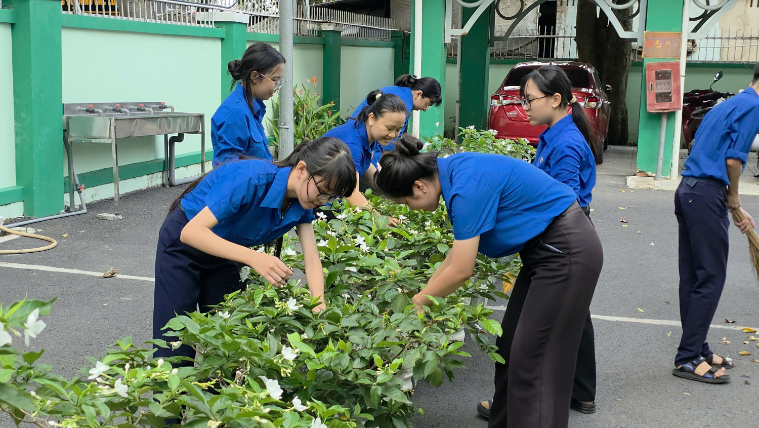 Trường THCS Nguyễn Văn Cừ hưởng ứng Tháng hành động vì môi trường và Ngày Môi trường Thế giới năm 2026