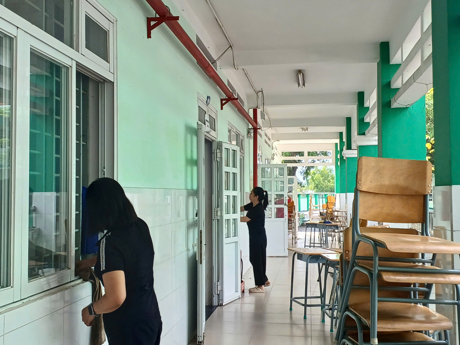 Trường THCS Nguyễn Văn Cừ tích cực vệ sinh trường lớp, sẵn sàng chào đón năm học mới 2026 - 2027