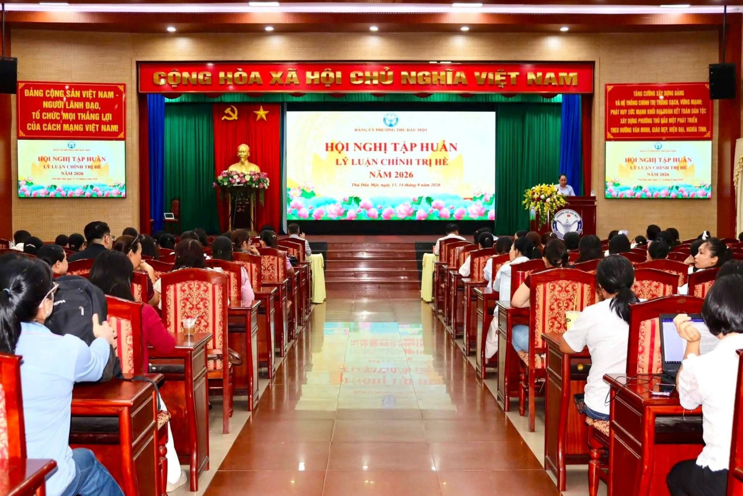 Tham dự Hội nghị tập huấn lý luận chính trị hè năm 2026